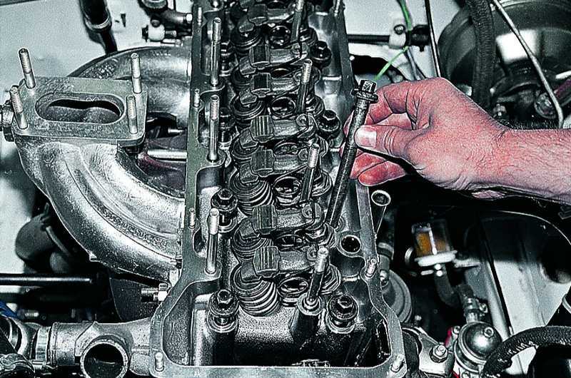 Снятие и разборка головки блока цилиндров двигателя ваз-2106
