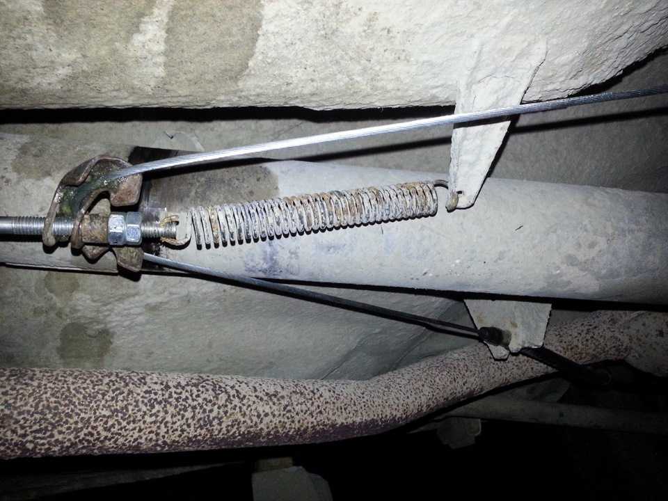Пошаговая инструкция по замене и регулировке троса ручника на автомобиле ваз-2106