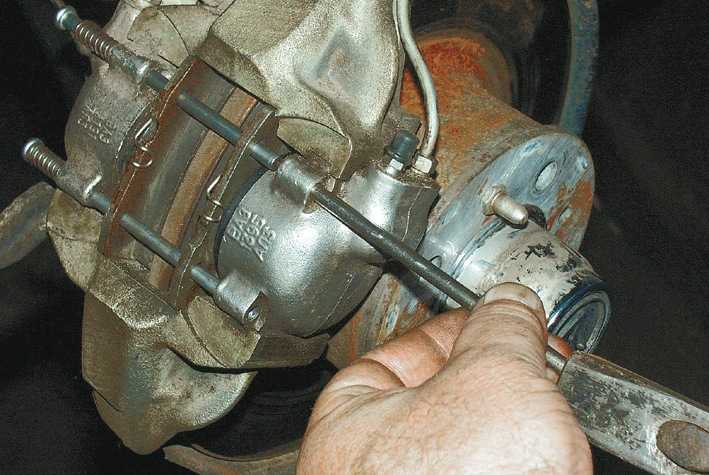 Описание процедуры замены тормозных колодок передних колес (для применения на моделях ваз-2106 / ваз-2103)