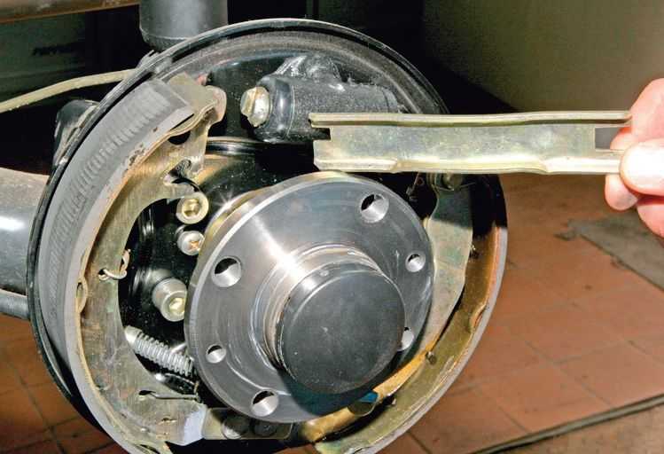 Замена колодок тормозных механизмов задних колес lada kalina