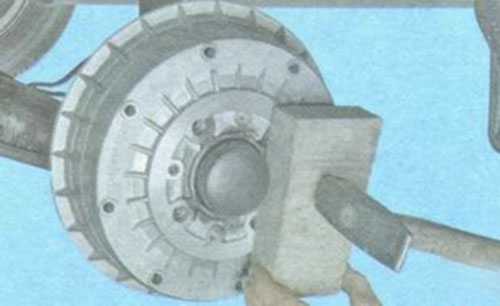 Замена тормозных колодок тормозного механизма переднего колеса ваз 2170 приора