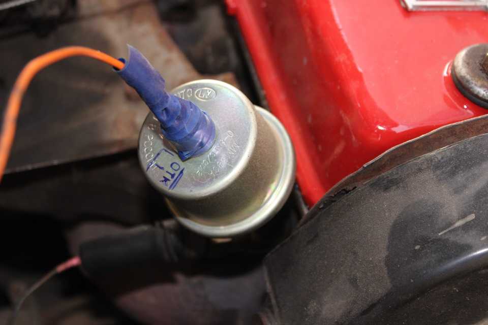 Самостоятельно устраняем причины горения лампочки давления масла на автомобилях ваз