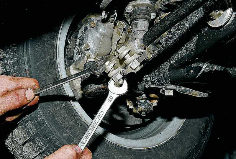Проверка и регулировка углов установки передних колес ваз - 2101