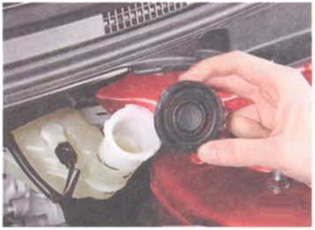 Ремонт ваз 2170 (приора) 2004+: проверка уровня и доливка тормозной жидкости в бачок главного тормозного цилиндра