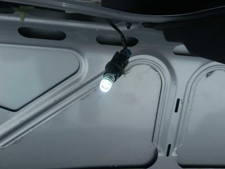 Замена лампочки подсветки номера приора седан - автомобильный портал automotogid