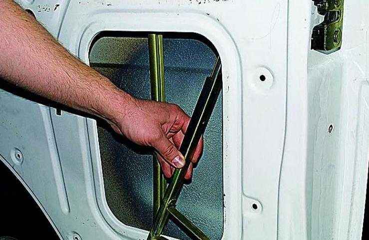 Механизм стеклоподъемника передней двери — снятие и установка