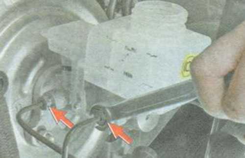 Снятие и установка бачка главного тормозного цилиндра ваз 2170 приора
