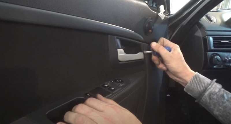 Как снять обшивку передней и задней двери на приоре - инструкция по разбору и перетяжке с фото и видео - new lada