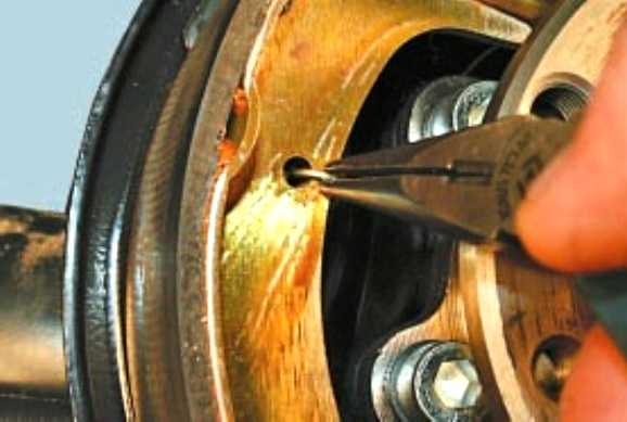 Lada priora: замена тормозных цилиндров передних колес
