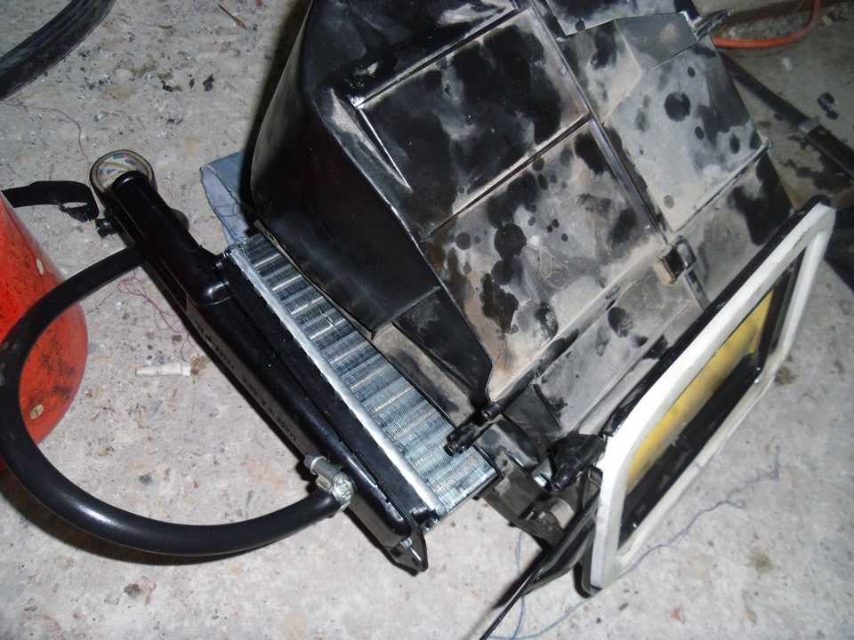 Замена радиатора отопительного устройства в машине лада приора