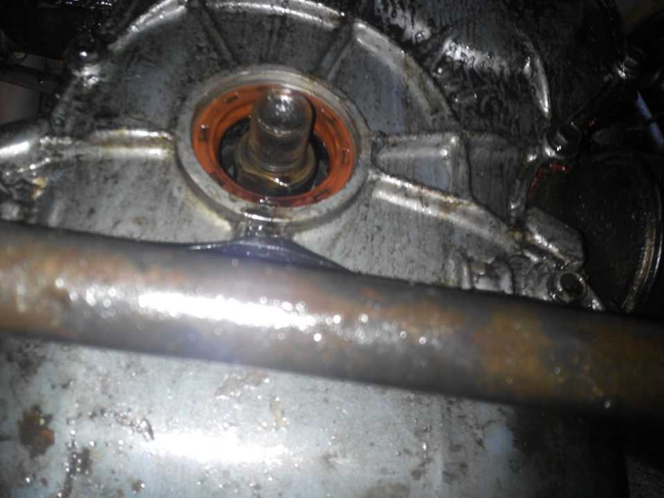 Как поменять сальник коленвала на ваз 2106 не снимая двигатель