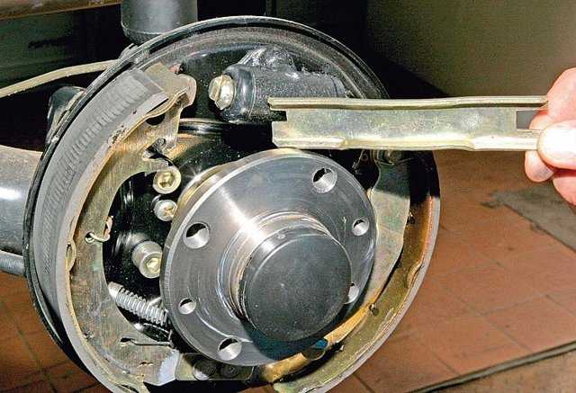Ремонт ваз 2170 (приора) : снятие и установка тормозного барабана заднего колеса